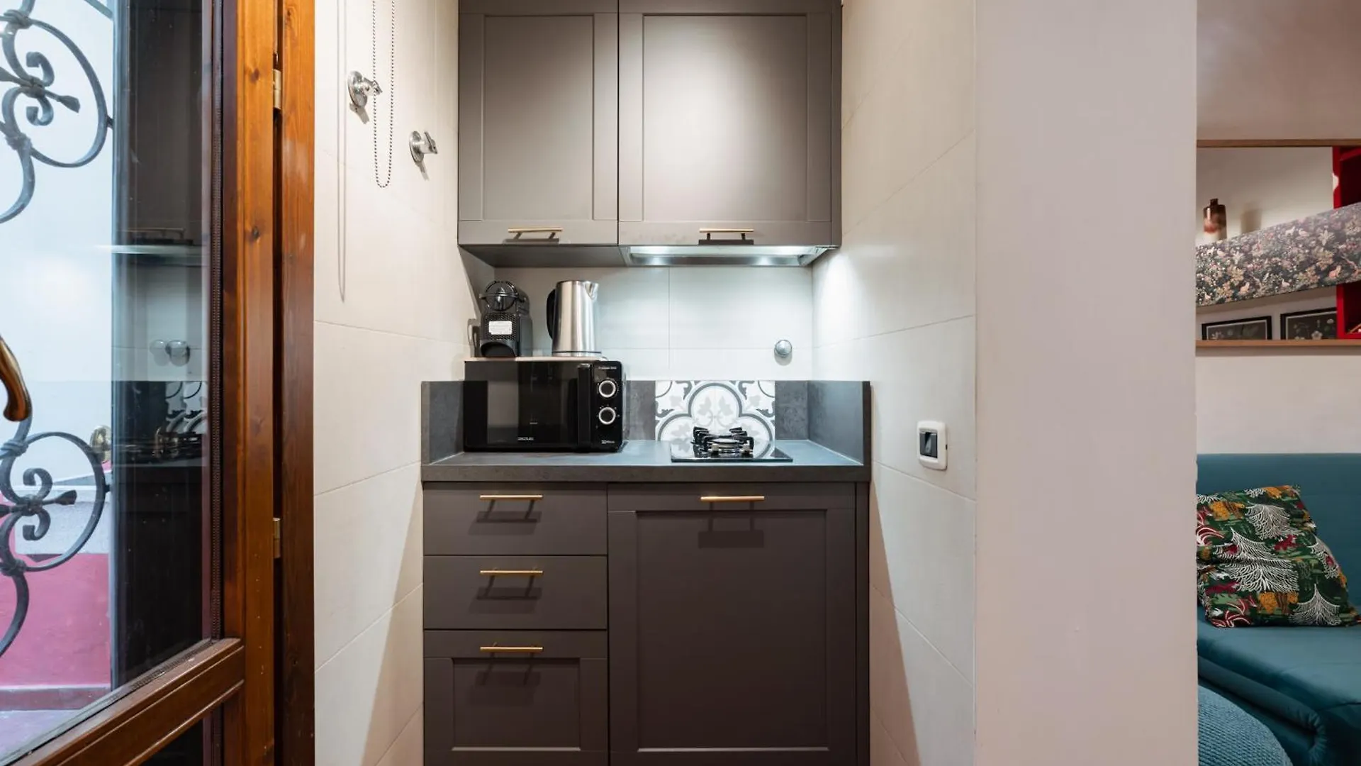 Charming Apartment In The Heart Of Santo Spirito Florence Italy
