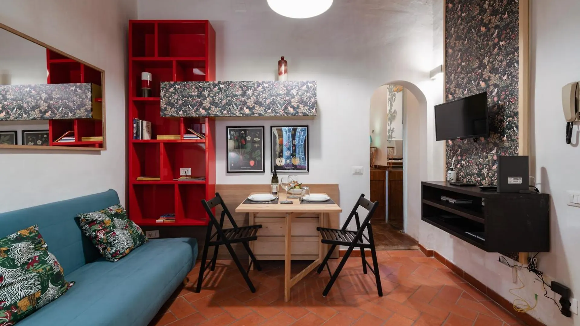 Charming Apartment In The Heart Of Santo Spirito Florence
