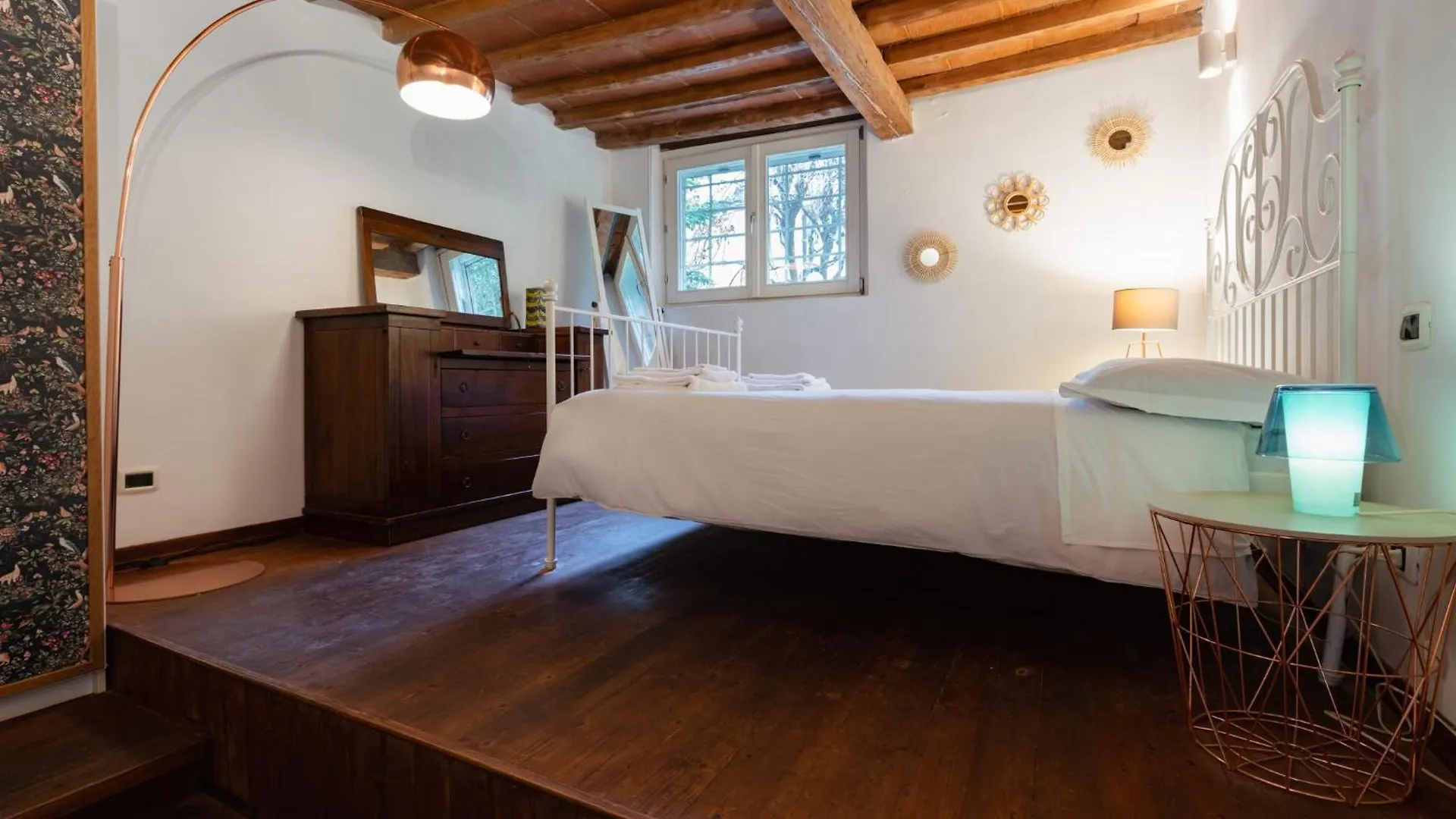 Charming Apartment In The Heart Of Santo Spirito Florence Italy