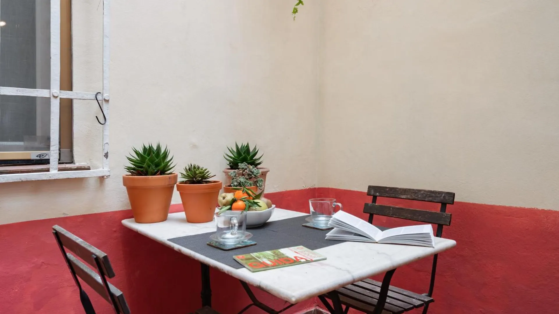 Charming Apartment In The Heart Of Santo Spirito Florence