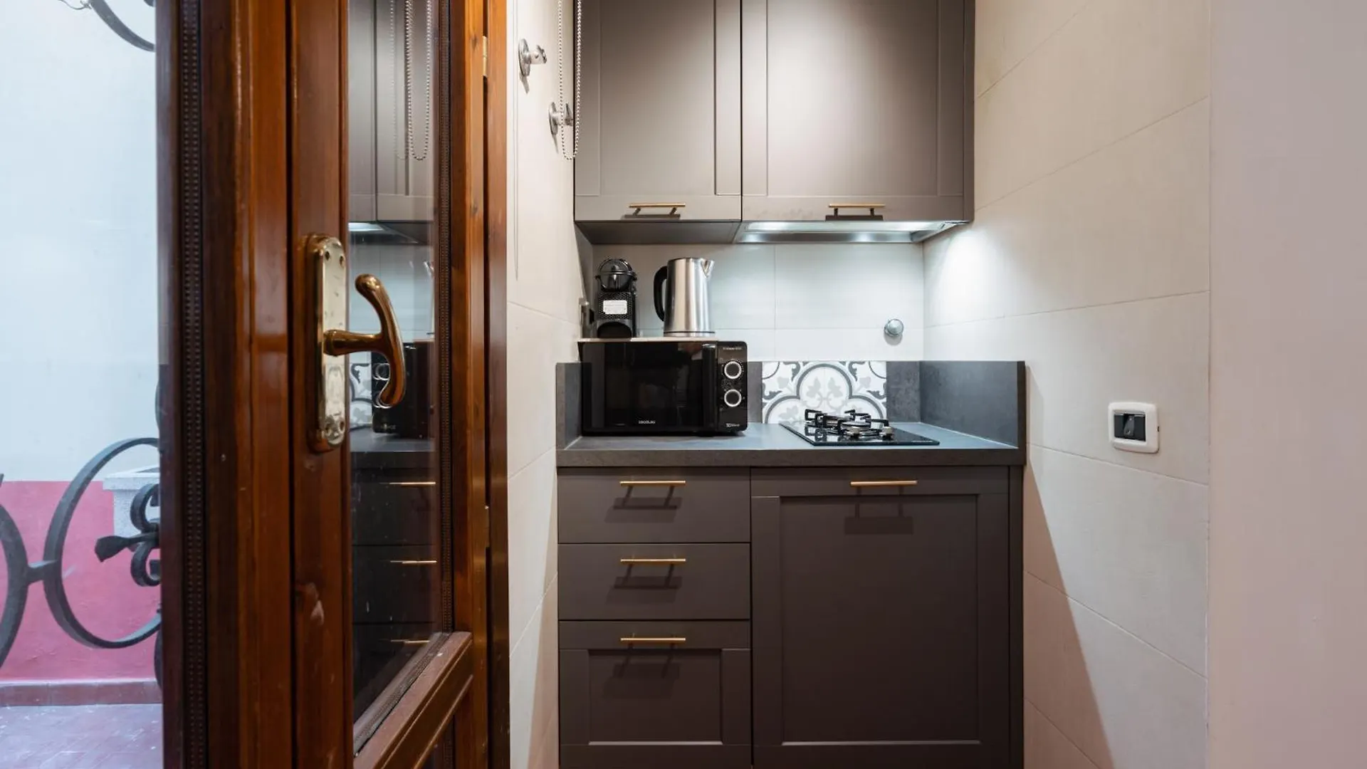 Charming Apartment In The Heart Of Santo Spirito Florence Italy