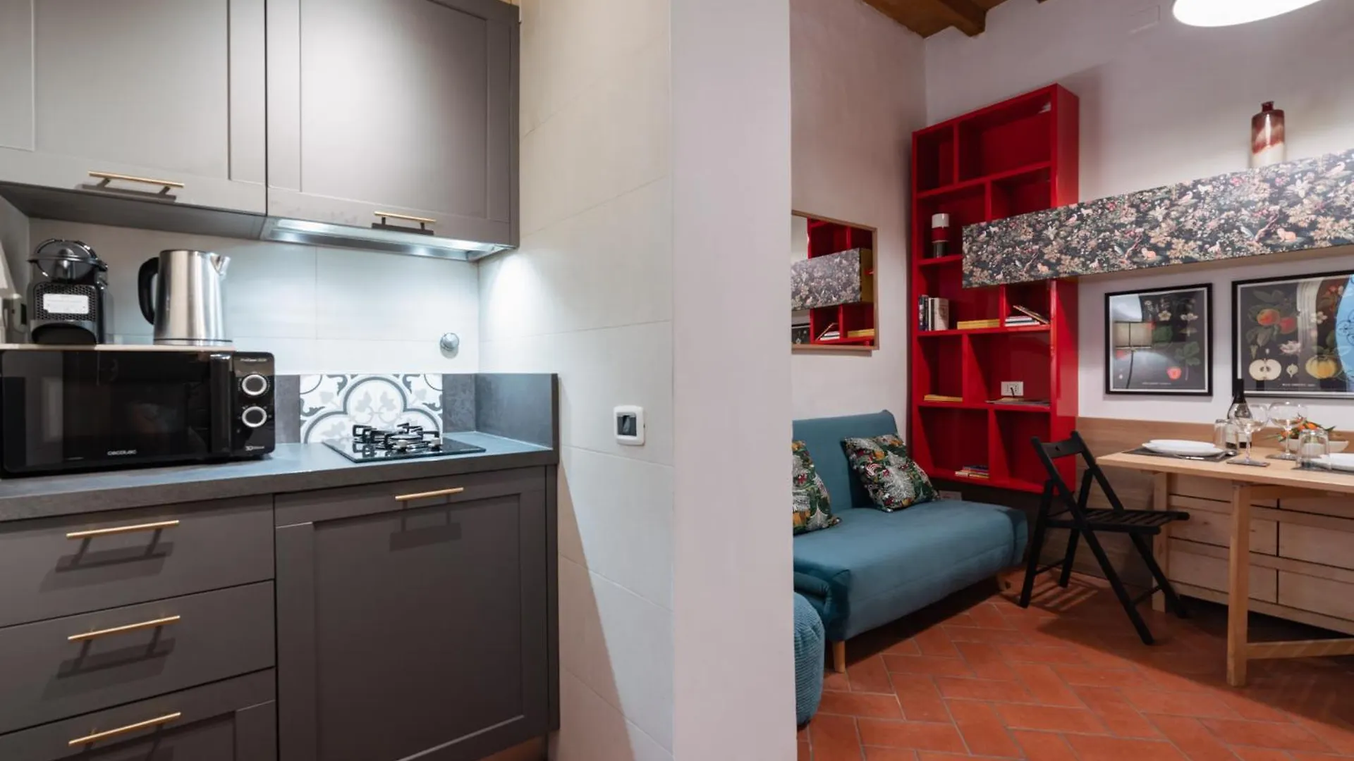 Charming Apartment In The Heart Of Santo Spirito Florence