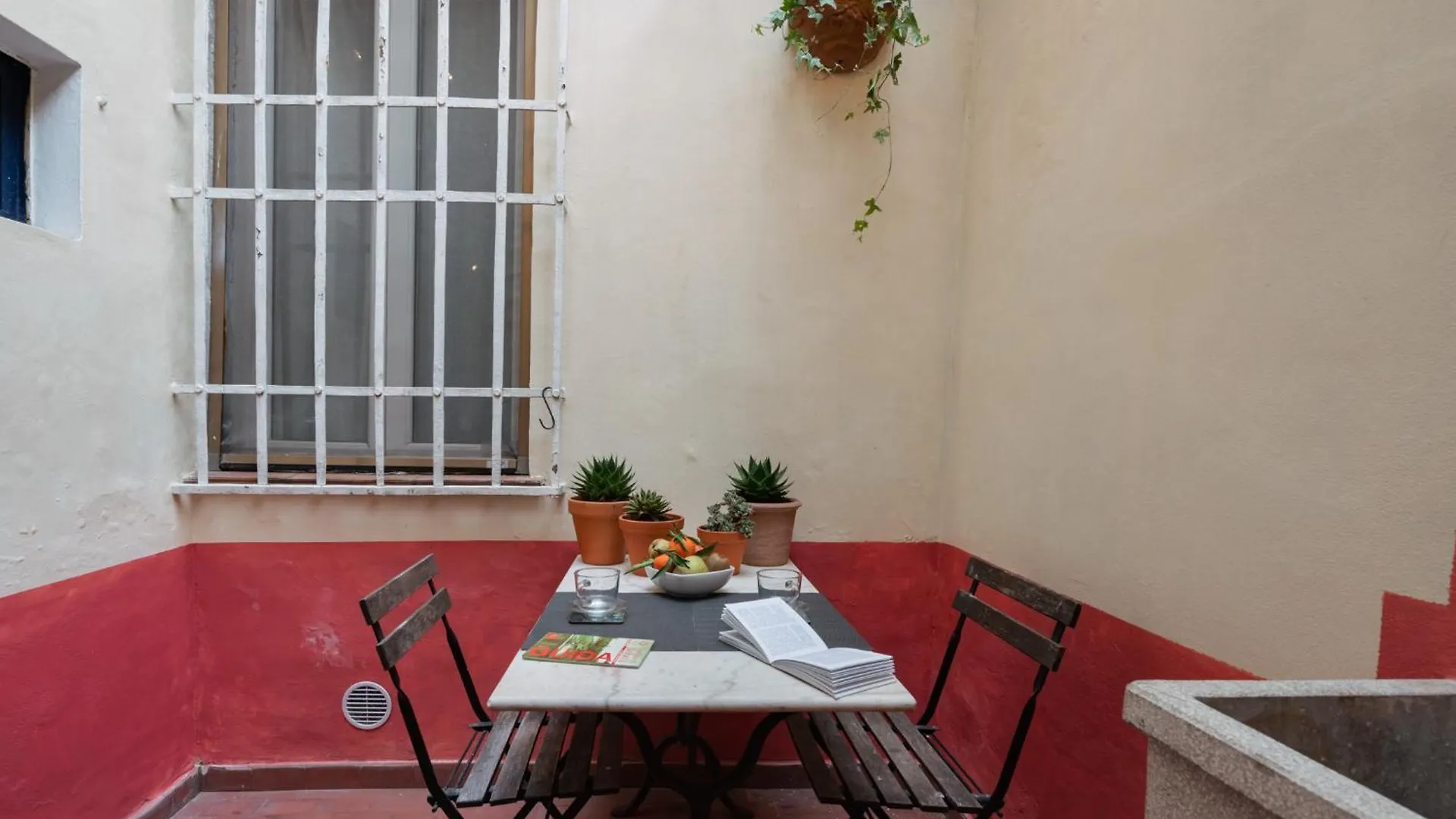 Charming Apartment In The Heart Of Santo Spirito Florence Italy