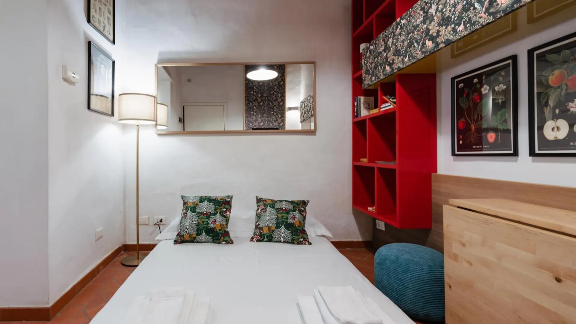 Charming Apartment In The Heart Of Santo Spirito Florence