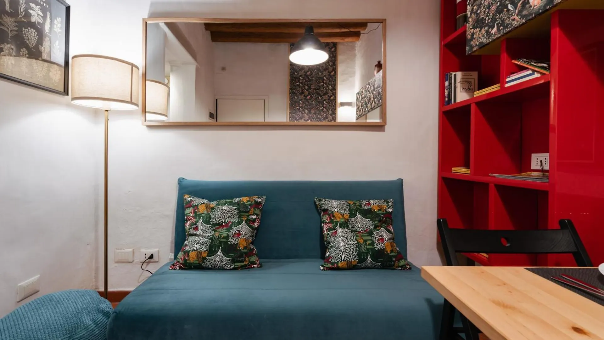 Charming Apartment In The Heart Of Santo Spirito Florence