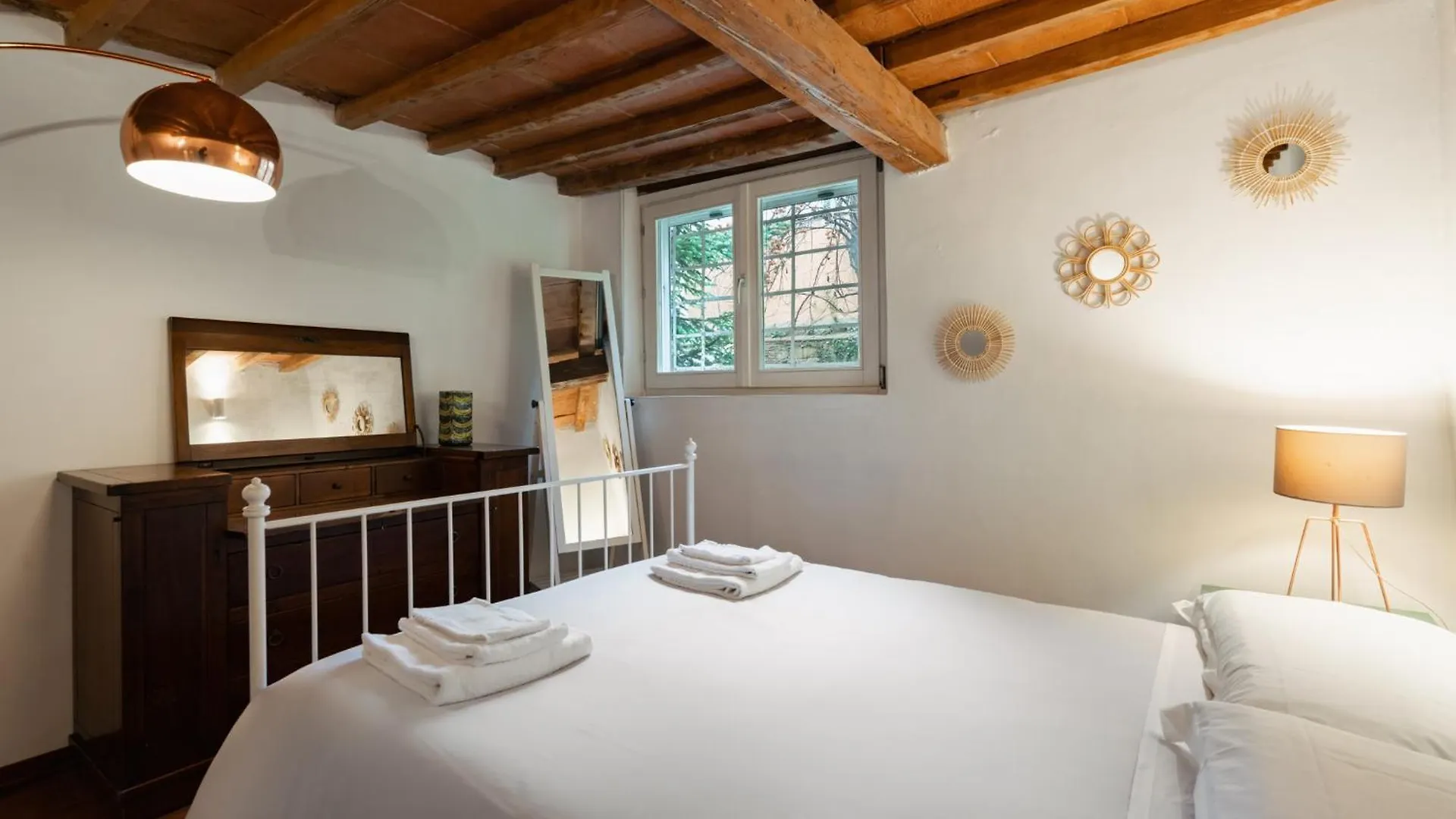 Charming Apartment In The Heart Of Santo Spirito Florence