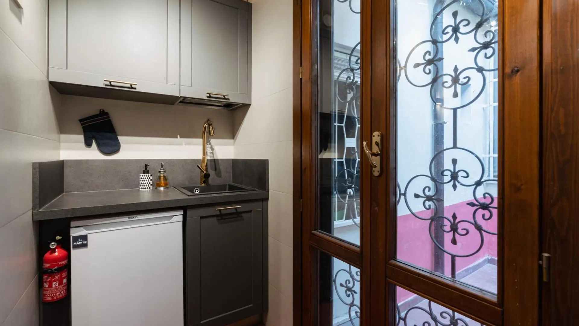 Charming Apartment In The Heart Of Santo Spirito Florence 0*,
