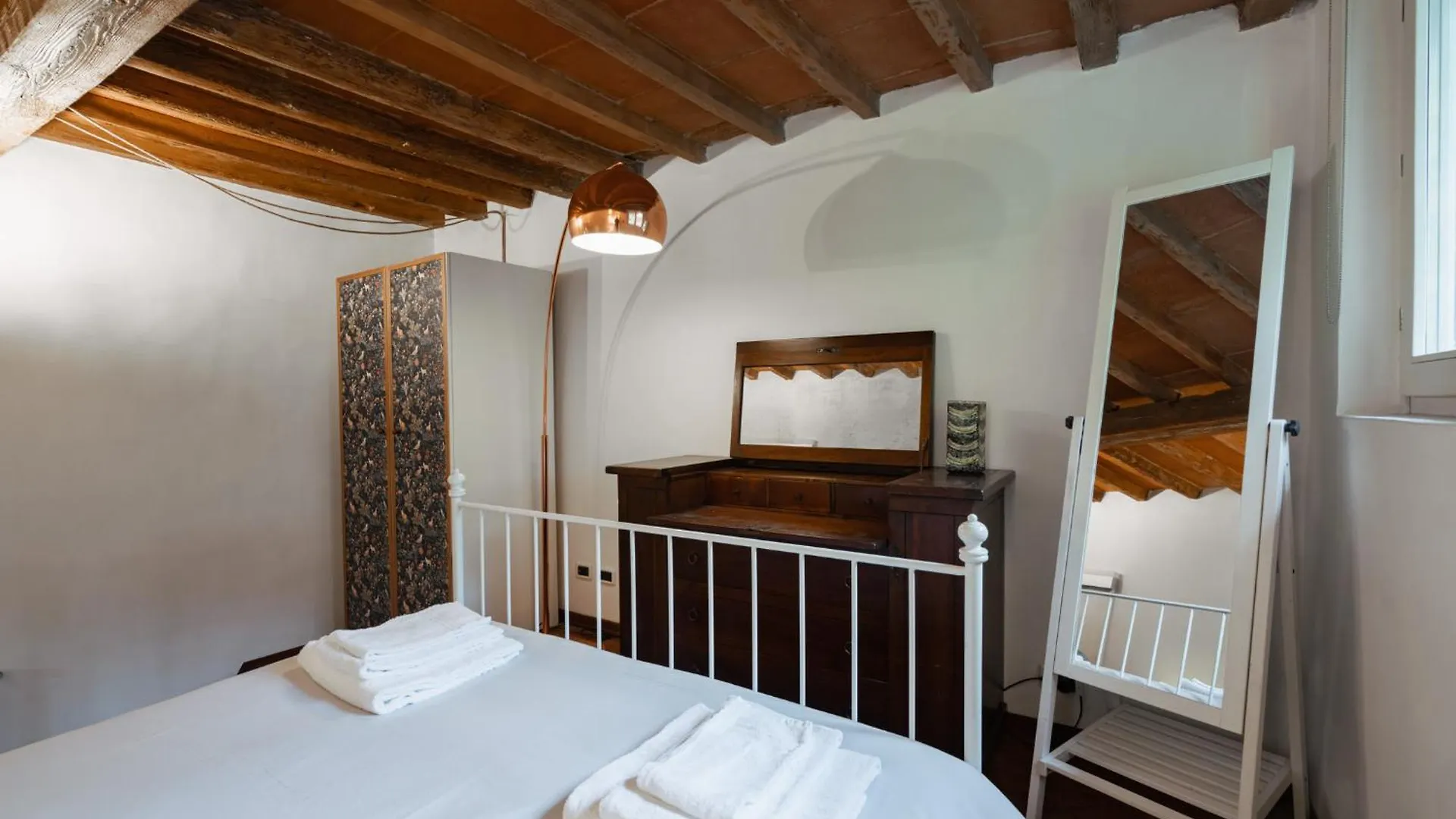 Charming Apartment In The Heart Of Santo Spirito Florencia